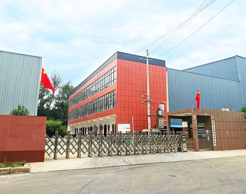 廠(chǎng)門(mén)口